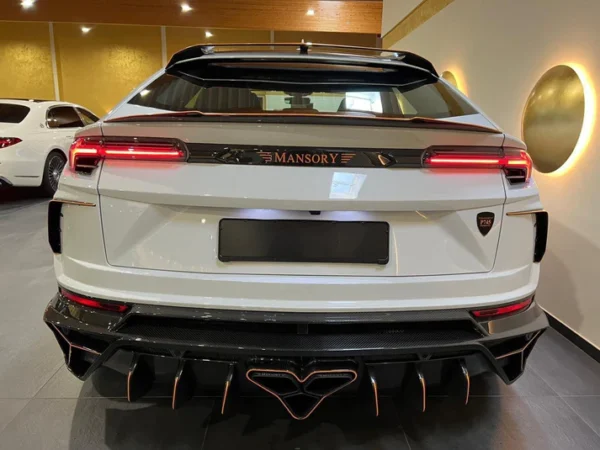 Forged Carbon Fiber WIDE BODY KIT LAMBORGHINI URUS - Image 3