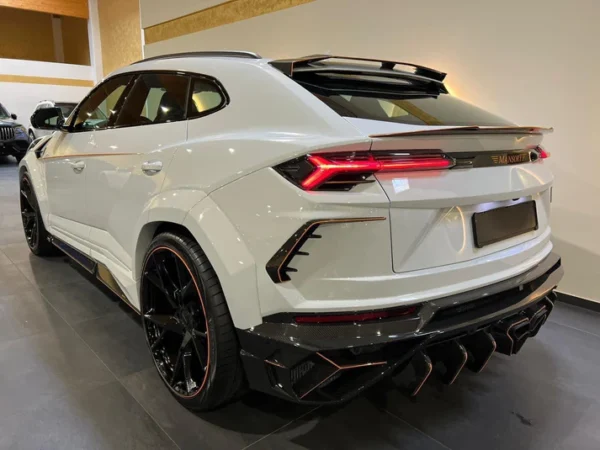 Forged Carbon Fiber WIDE BODY KIT LAMBORGHINI URUS - Image 12